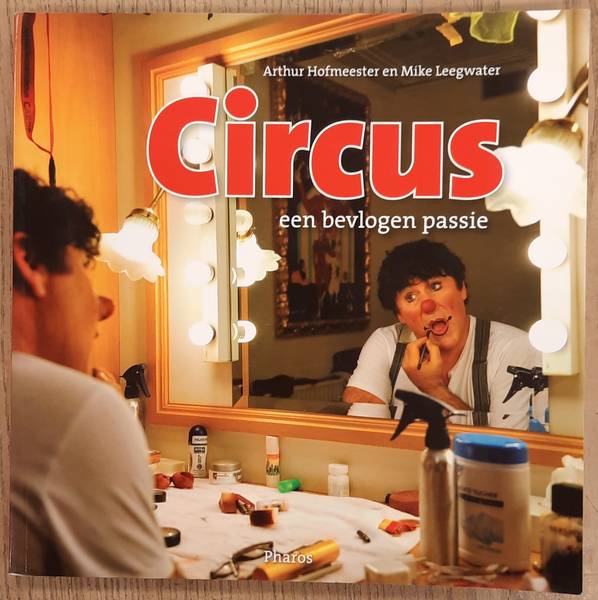 HOFMEESTER, ARTHUR. & LEEGWATER, MIKE. - Circus, een bevlogen passie