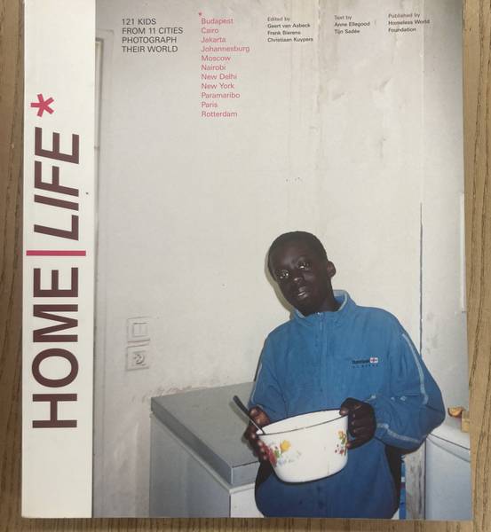 ASBECK, GEERT VAN (EDITED) & ELLEGOOD, ANNE (TEXT) - Home / Life. 121 Kids from 11 cities photographs the world.
