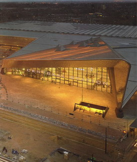 MAANDAG, BEN. Rotterdam Centraal. Deel 1. Reizigers en Rotterdammers. Deel 2. Het station als magneet. Deel 3. En dan nu: een nieuw Rotterdam Centraal. isbn 9789490608866