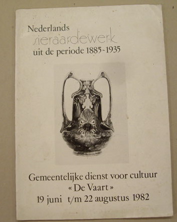 ZIJLSTRA, G. Nederlands sieraardewerk periode 1885 - 1935.