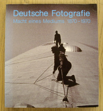 HONNEF, KLAUS U.A. Deutsche Fotografie. Macht eines Mediums 1870-1970. Herausgegeben von der Kunst- und Ausstellungshalle der Bundesrepublik Deutschland in Zusammenarbeit mit Klaus Honnef, Rolf Sachsse und Karin Thomas.