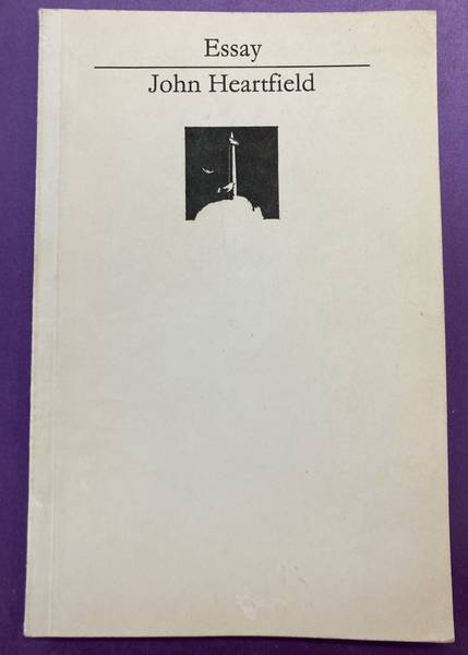 HEARTFIELD, JOHN. Essay. Werkmonographien der Nationalgalerie. John Heartfield. Der Sinn von Genf: Wo das Kapital lebt, kann Frieden nicht leben! 1932. Fotomontage.