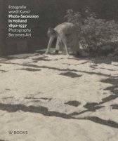 HEUVEL, MAARTJE VAN DEN &  JOËLLE DAEMS. Fotografie wordt kunst. Photo-Secession in Holland 1890-1937. Photograpy becomes art.
