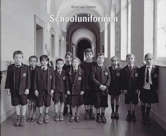 GEMERT, ANNIE VAN. Schooluniformen.