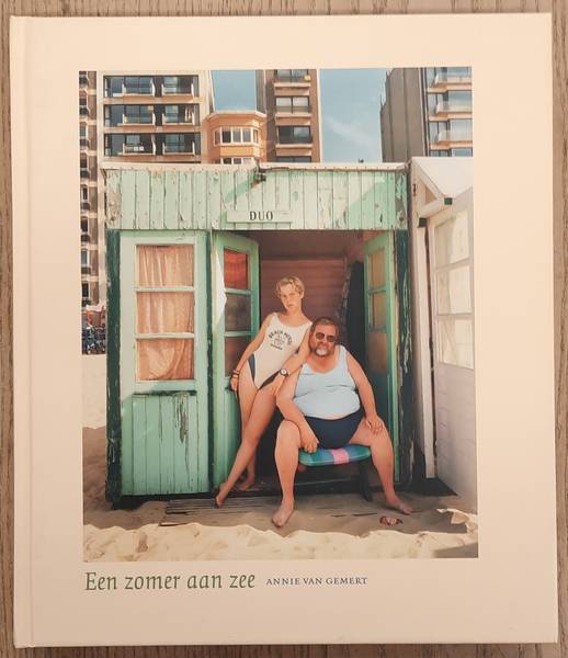 GEMERT, ANNIE VAN. & COHEN, MISCHA. Een Zomer aan Zee, de strandcabines van de Panne