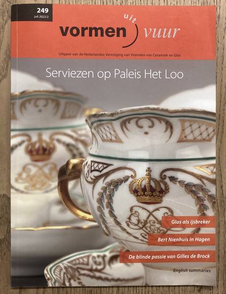 VORMEN UIT VUUR. Serviezen op Paleis Het Loo. Uitgave van de Nederlandse Vereniging van Vrienden van Ceramiek en Glas. 249 - Juli 2022/2