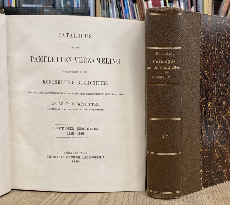 KNUTTEL, W.P.C. Catalogus van de pamfletten-verzameling berustende in de Koninklijke Bibliotheek. Eerste deel - Eerste stuk: 1468-1620 + Eerste deel - Tweede stuk: 1621-1648.