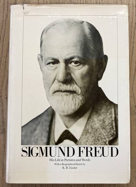 FREUD, ERNST; LUCIE FREUD & ILSE GRUBRICH-SIMITIS & K.R. EISSLER. Sigmund Freud. His life in pictures and words.