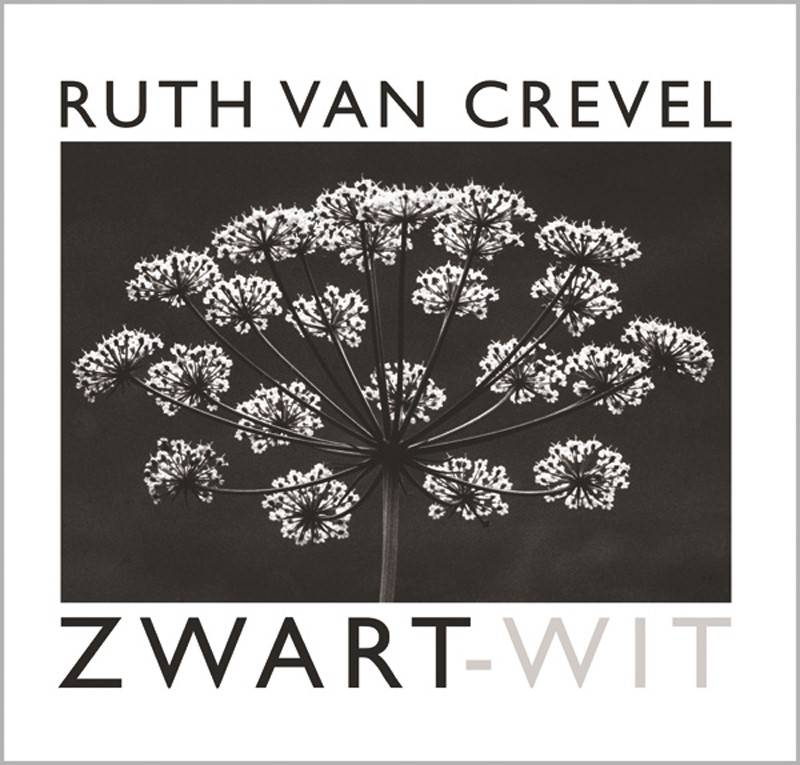CREVEL, RUTH. Zwart-wit. Vijftig jaar natuurfotografie. Nawoord Ton Naaijkens.
