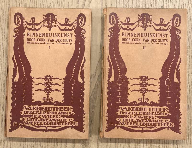 SLUYS, CORN. VAN DER. Binnenhuiskunst. Over de ontwikkeling der vormen van meubels, metaalwerken, sierkunst, aardewerk, kunstnaaldwerk, weefsels, enz. Eerste deel: Tekst+ Tweede deel: Platen.