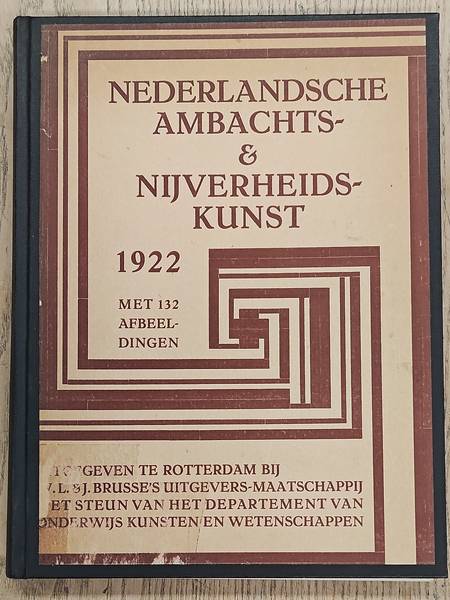 NEDERLANDSCHE AMBACHTS & NIJVERHEIDS-KUNST. & VECHT, N.J. VAN DE. Nederlandsche Ambachts- en Nijverheidskunst 1922