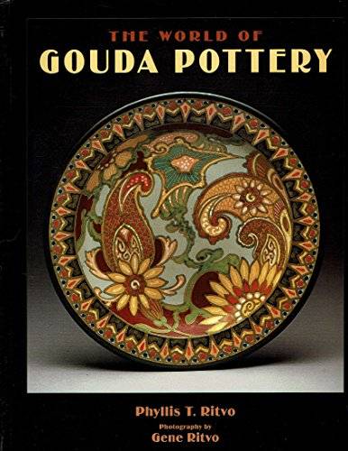 RITVO PHYLLIS T.; RITVO GENE [PHOTOGRAPHY] The World of Gouda Pottery.
