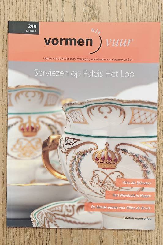 VORMEN UIT VUUR. Serviezen op Paleis Het Loo. Uitgave van de Nederlandse Vereniging van Vrienden van Ceramiek en Glas. 249 - Juli 2022/2