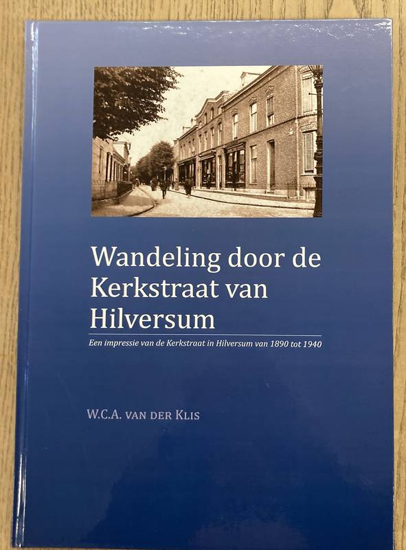 KLIS, W.C.A. VAN DER. Wandeling door de Kerkstraat van Hilversum. Een impressie van de Kerkstraat in Hilversum van 1890 tot 1490.