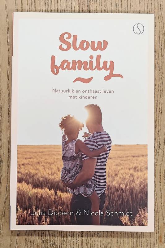 DIBBERN, JULIA. & SCHMIDT, NICOLA. Slow Family: Natuurlijk en onthaast leven met kinderen