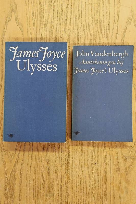 JOYCE, JAMES. ; VANDENBERGH, JOHN. Ulysses + Aantekeningen bij James Joyce's Ulysses.