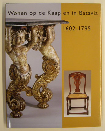 GEIJN - VERHOEVEN, MONIQUE VAN DE. ELIENS, T.M. (RED.) Wonen op de Kaap en in Batavia 1602-1795.
