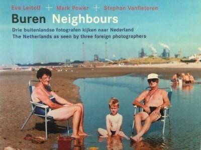 LEITOLF, EVA + MARK POWER + STEPHAN VANFLETEREN. Buren Neighbours. Drie buitenlandse fotografen kijken naar Nederland. The Netherlands as seen by three foreign photographers.
