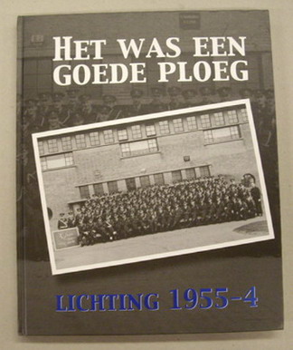 KNAPEN, JOOP ; EN ANDEREN. Het was een goede ploeg... Koninklijke Marechaussee, lichting 1955-4