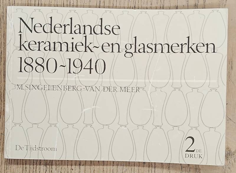 SINGELENBERG - VAN DER MEER, M. Nederlandse Keramiek- en Glasmerken 1880-1940