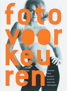 PRONK, JOKE & TINEKE DE RUITER [SAMENSTELLING]. Fotovoorkeuren. 50 auteurs kiezen een foto uit de collectie van het Leids Prentenkabinet. isbn 9789078068150